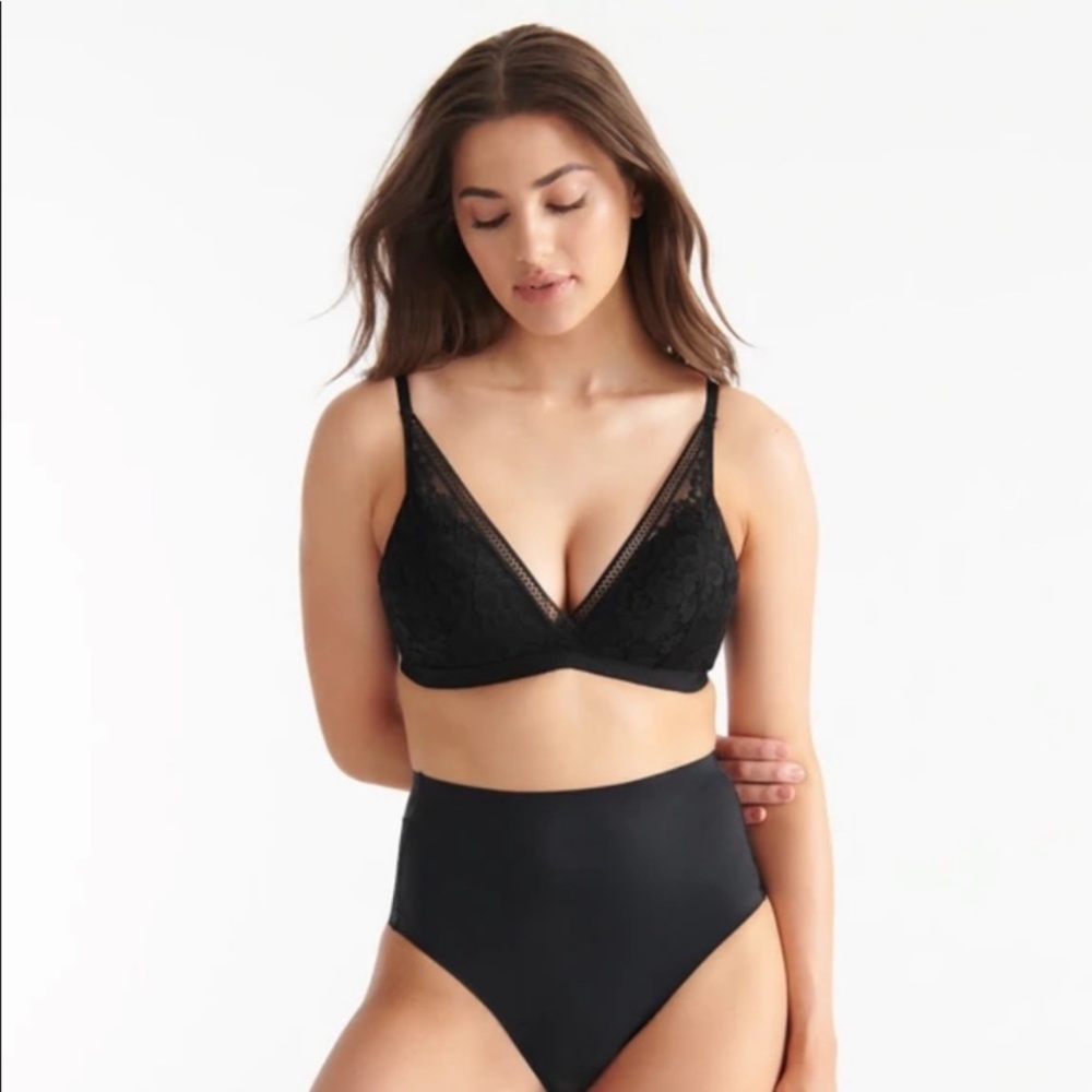 BNWT - Knix deep V Bralette